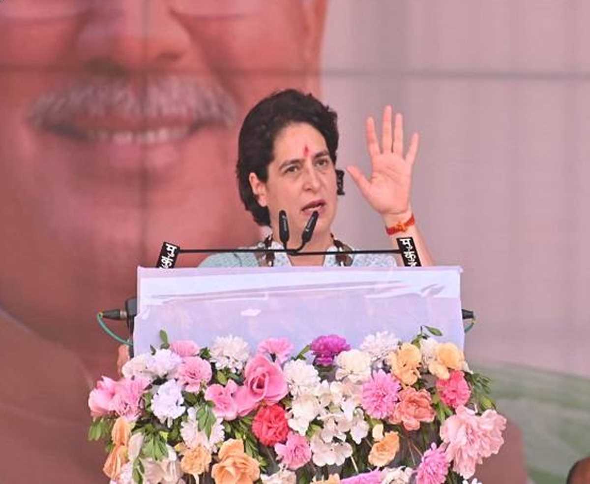 बस्तर पहुंचीं प्रियंका गांधी को नेहरू और इंदिरा की ताजा हो आई